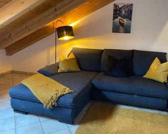 Ferienwohnung Hubertus - Holzkirchen - Wohnzimmer