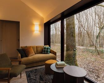 Repère Sauvage, Hôtel Lodges & Restaurant - La Ville-aux-Clercs - Living room