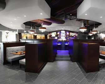 Holiday Inn & Suites East Peoria By IHG - East Peoria - Bar
