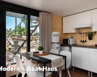 Boat Haus - Casas Flotantes frente a Gibraltar - La Línea de la Concepción - Dining room