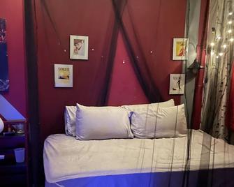 Comfortable 2 bedroom apartment in inwood - New York - Bedroom