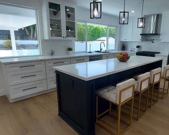 Beautiful 5BR Pool Home Furnished in Simi Valley - Simi Valley - Küche