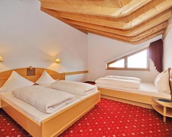 Hotel Amadeus Micheluzzi - Serfaus - Schlafzimmer