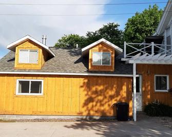 Northern Bungalow with Fireplace - Houghton