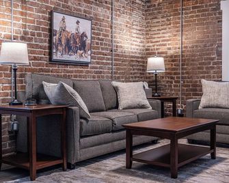 Heart of Downtown Casper Steps From Dining, Night Life David Street - Каспер - Вітальня