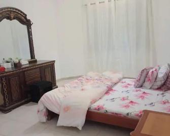 Private room in a villa. With attached bathrom - Al Ain - Bedroom