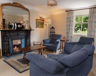 Farmhouse - luxury vacation rental 7 minutes drive from Adare - Ballingarry - Living room