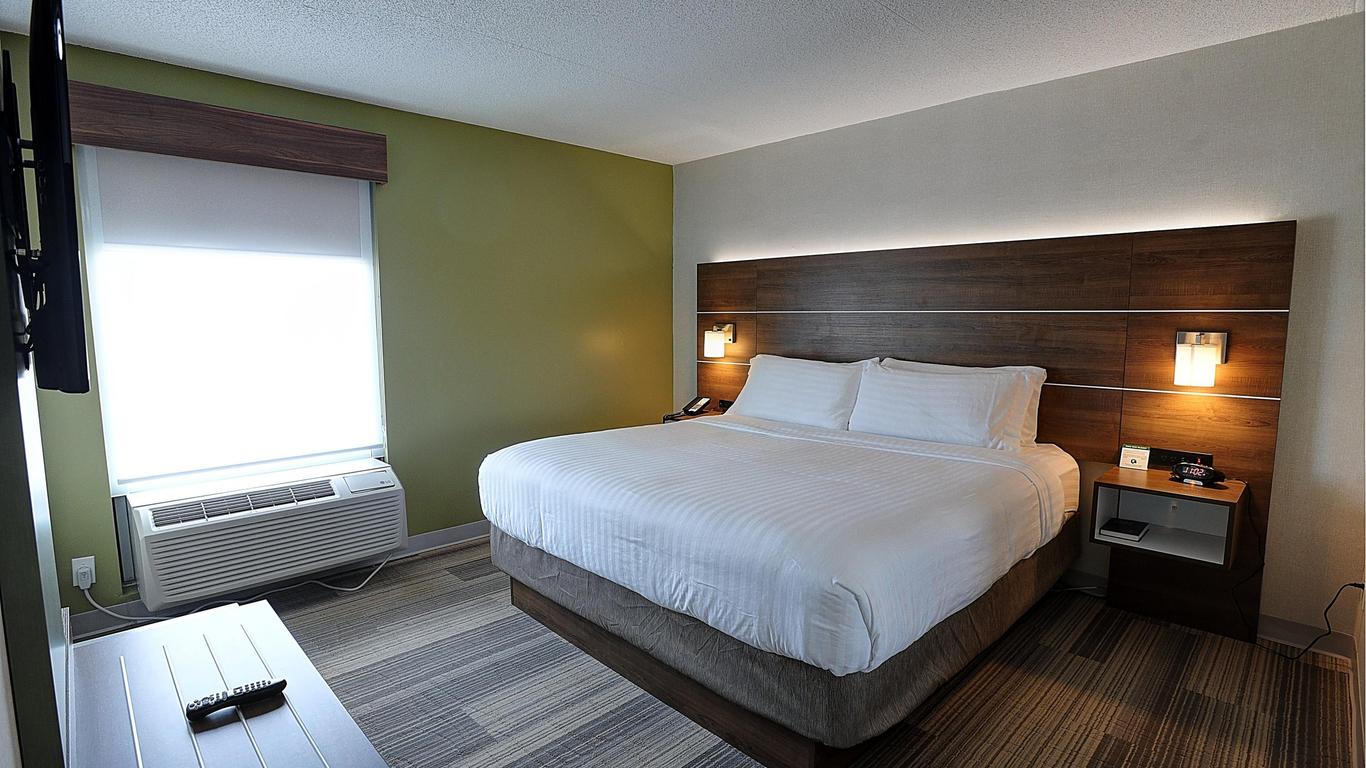Holiday Inn Express & Suites Toronto Airport West By IHG