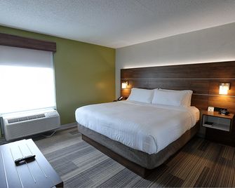 هوليداي إن إكسبريس آند سويتس تورونتو إيربورت ويست - ميسيساوغا - غرفة نوم