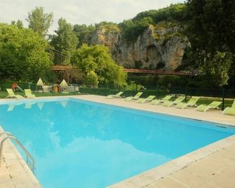 Hôtel Restaurant Les Falaises - Bouzies - Басейн