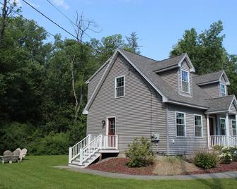 Cozy Home Near Downtown, Shops, and Restaurants. - Keene - Building