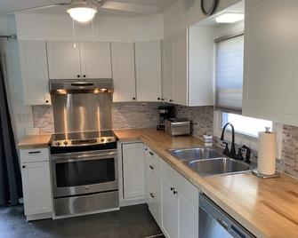 Cheerful 2 Bedroom House with off street parking - Seneca Falls - Kitchen