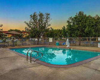 Rodeway Inn Red Bluff I-5 - Red Bluff - Pool