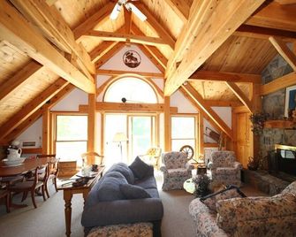 Sunny Rock Bed & Breakfast - Haliburton - Sala de estar