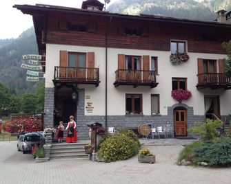Hotel Flora Alpina - Gressoney-Saint-Jean - Edificio