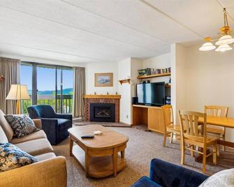 Pinnacle C16 - Killington - Living room