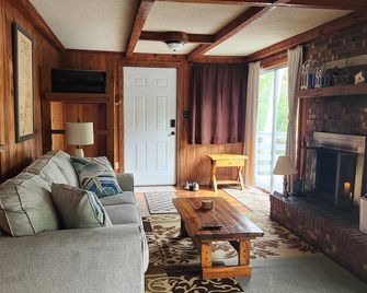 Riverfront! Snappin Turtle Cabin, Balcony-Floating dock-Fishing. - Steinhatchee - Living room