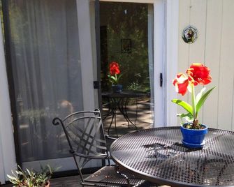 Backyard Garden Oasis - Middletown - Patio
