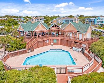 Goldenhour Unit 1006 - Southport - Pool
