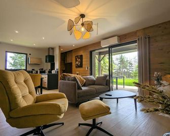 Elegant lodge with private spa and wellness - Le Chambon-sur-Lignon - Salon