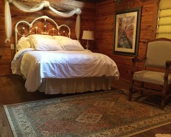 Cherokee Mountain log Cabins - Eureka Springs - Bedroom