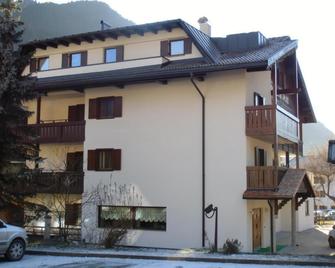 Garni Festil - Campitello di Fassa - Budynek