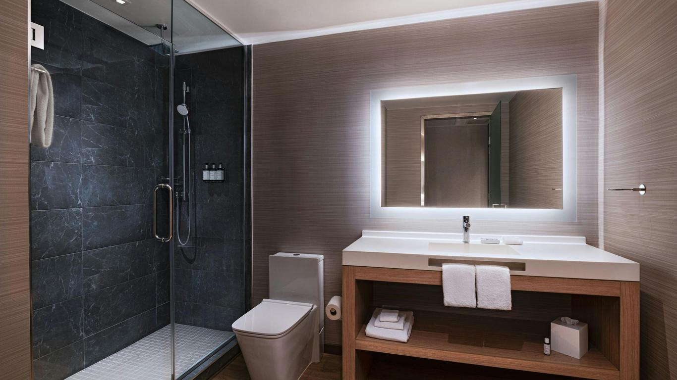 AC Hotel Houston Downtown