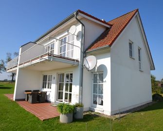 Fishing paradise apartment with boat right on the water - Garz - Edificio