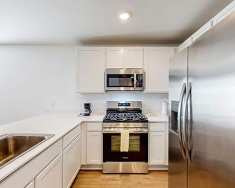 Relax or Play - Baytown - Kitchen
