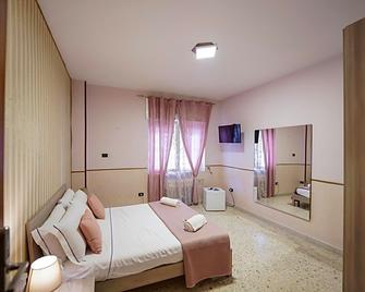 Napoli Fly Guest House 290 - เนเปิลส์ - ห้องนอน