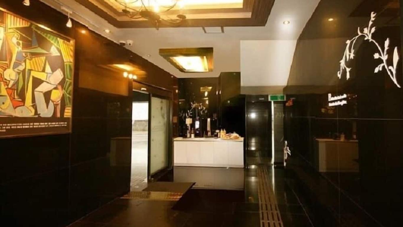 Orange Hotel