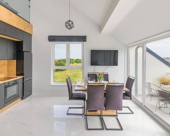 Apartamenty Sun & Snow Osada Cetniewo - Władysławowo - Essbereich