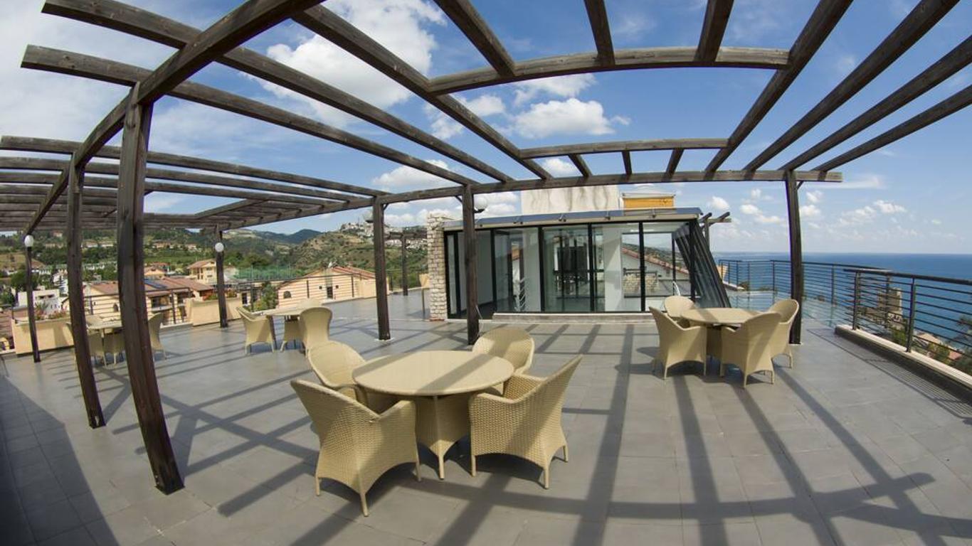 ريليه كابو سبوليكو - بيتش آند سبا