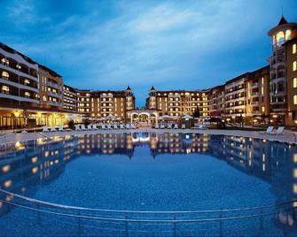 Aparthotel Royal Sun - Sunny Beach - Piscina