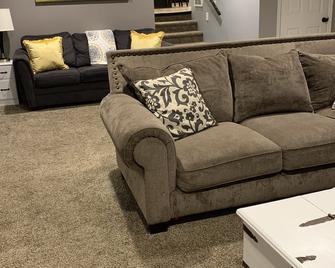 Jacki Lynns Idaho Falls Home Away From Home! 2 Kings!! - Idaho Falls - Living room