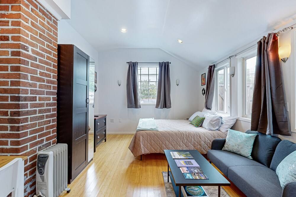 Cozy Guest Suite Attached to the Back of a Residence in the heart of Portland - بورتلاند (اوريغون) - غرفة نوم