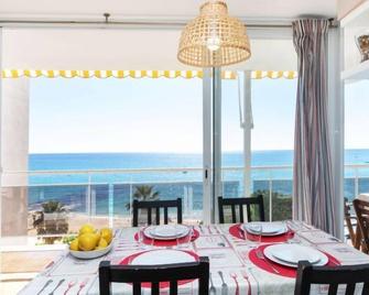 Apartment Clipper by Interhome - Sant Vicenç de Montalt - Їдальня