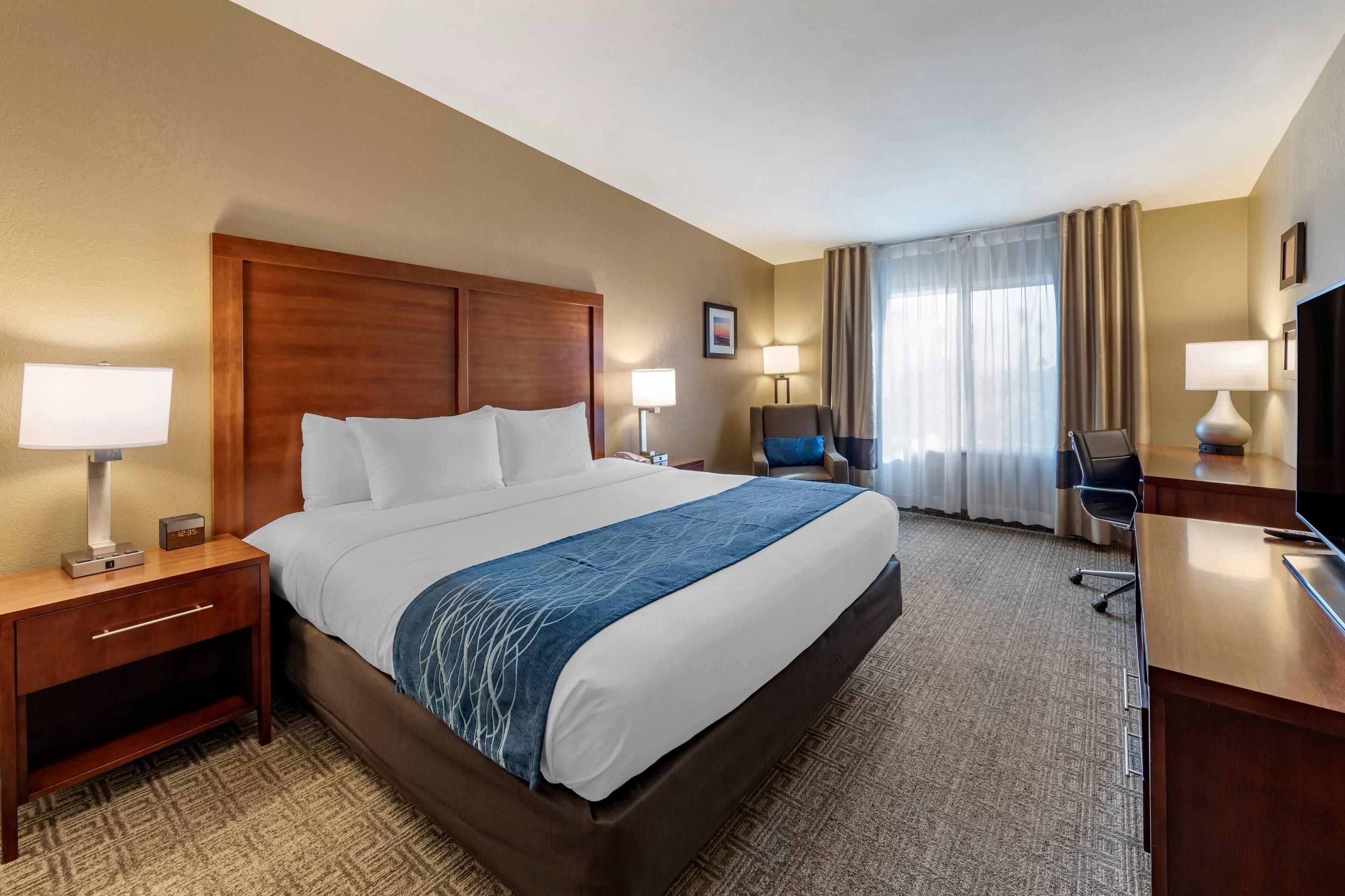 Comfort Inn and Suites Ventura Beach - Ventura - Makuuhuone