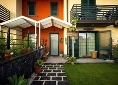 B&B Ruota di Carretto - Nicolosi - Building