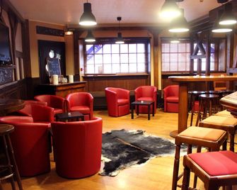 أوتل لا ميزون روج - اوبرنيه - ردهة