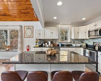 Antietam Look Out - Incredible Sunset Views! - Keedysville - Kitchen