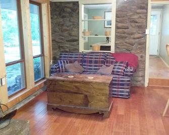 Bring Your Family To Enjoy Our Family's Peace Of Petit Jean! - Morrilton - Living room