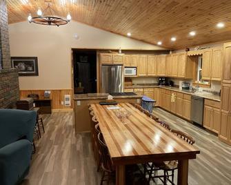 \'Rhodiesrest/Best Pricing / 6kayaks/ 2400 Sqft/ Wifi/Cell/ Firewood/ Bbq, Grill - Middleton - Cocina