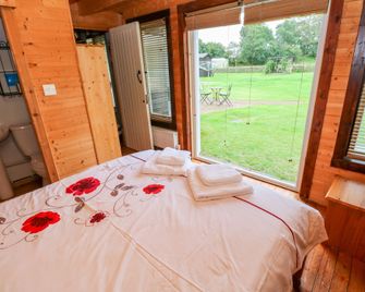 The Lodge - Milford Haven - Bedroom