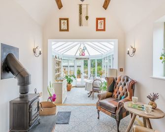 1 bedroom accommodation in Ellerdine, near Telford - Ellesmere - Living room