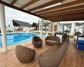 Randi’s Oasis - The Pelican Room - San Lorenzo - Piscina