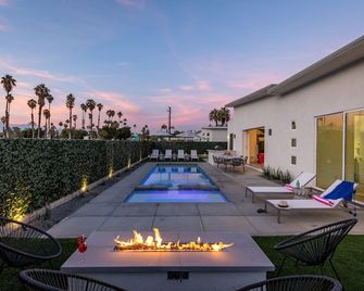 Picture Perfect Retreat - Old Hollywood Meets Modern Luxury! - Palm Springs - Pool