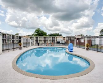 OYO Hotel Alexandria La- Hwy 165 - Alexandria - Piscina