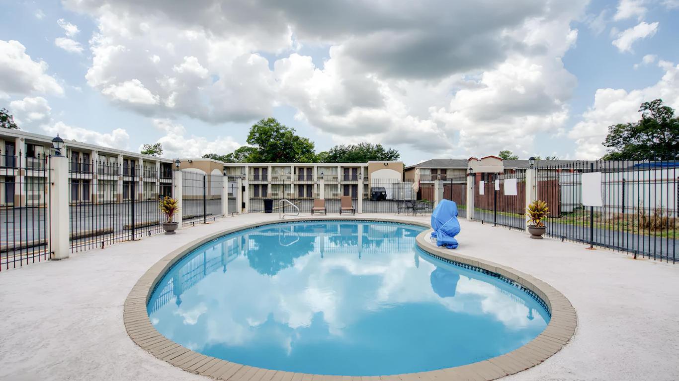 OYO Hotel Alexandria La- Hwy 165