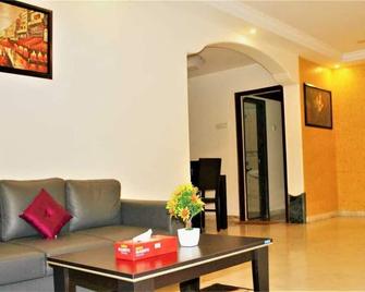 Zenith hospitality !!! - Business and home stays - Mumbai - Wohnzimmer